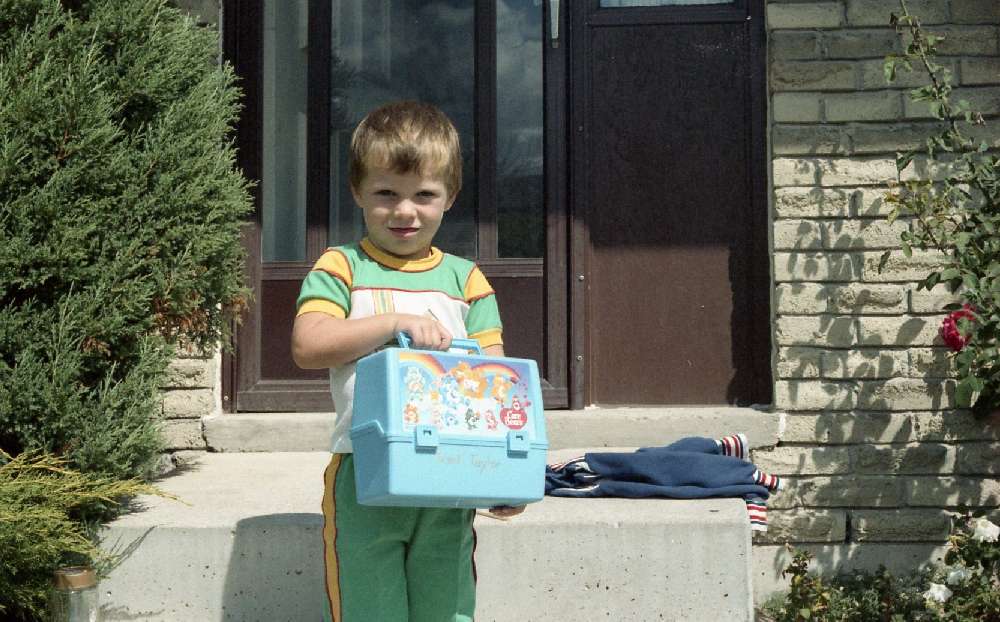 Dr. Hajian in front of the Green Bank Telescope, the largest steerable radio telescope on Earth.