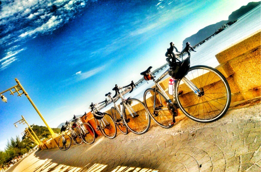 Dr. Hajian in front of the Green Bank Telescope, the largest steerable radio telescope on Earth.
